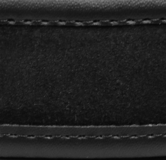 Detalle cinturón de ante negro