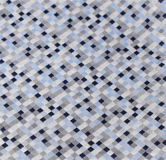 Detalle tejido Pajarita y pañuelo azul con diseño geométrico