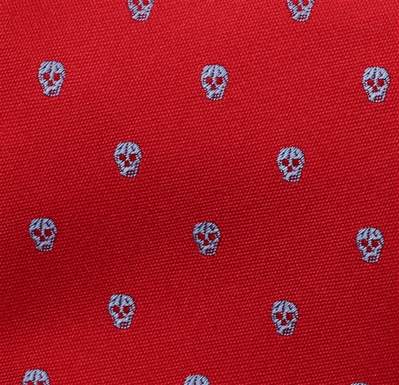 Corbata Roja con Calaveras