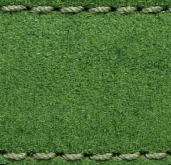 Detalle cinturón de serraje verde