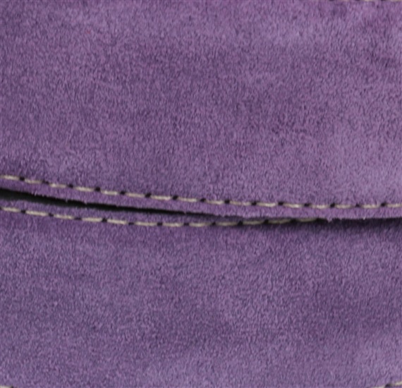Detalle de piel cinturón de ante morado
