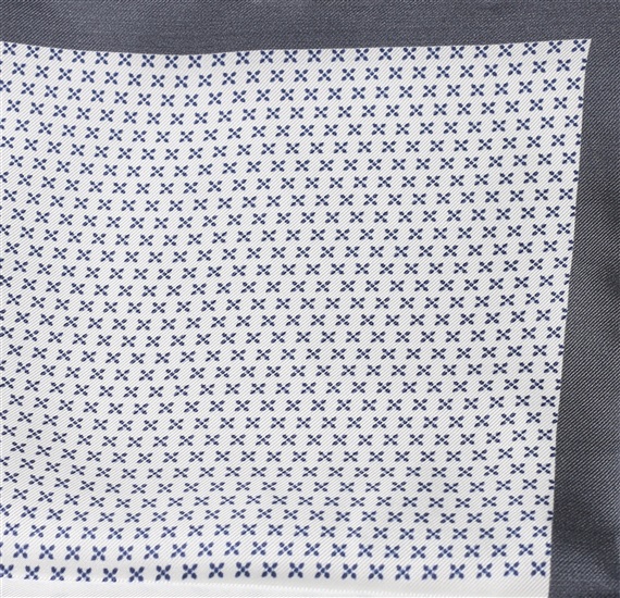 Detalle pañuelo bolsillo de seda