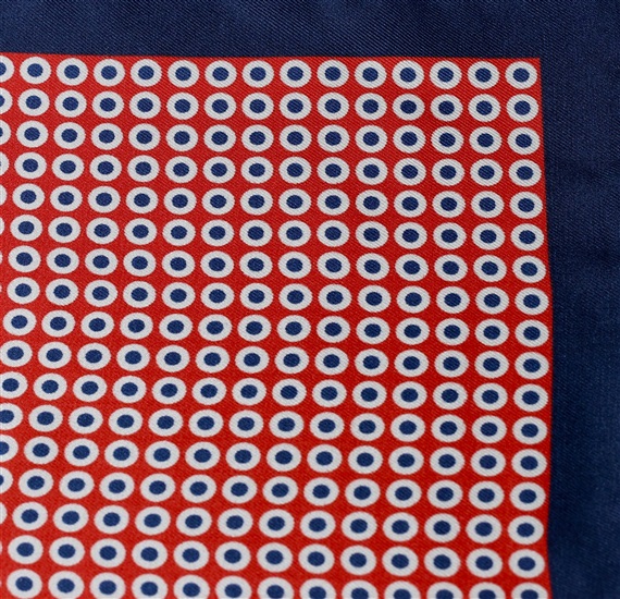 Detalle pañuelo bolsillo seda