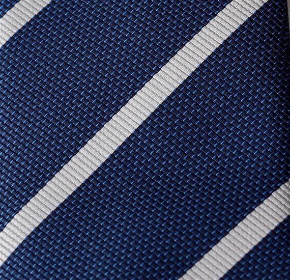 Detalle tejido corbata niño azul rayas Tintín 157