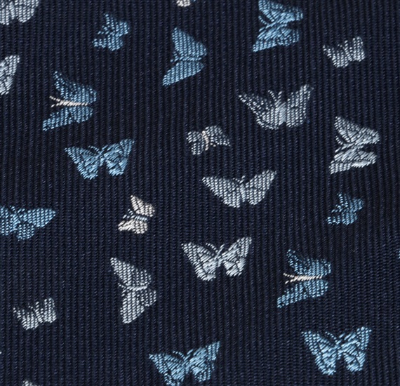 Pajarita y pañuelo azul con mariposas tejido