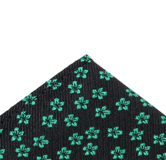 Pañuelo de bolsillo negro con flores verdes