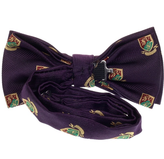 Revés pajarita morada con escudo