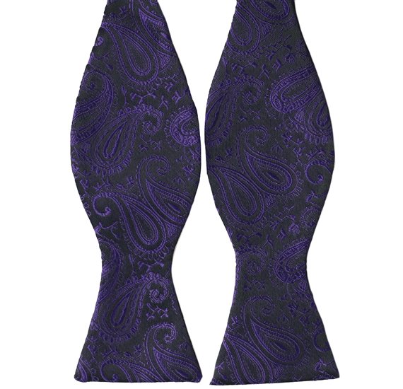 Schwarze Fliege mit lila Paisleymuster