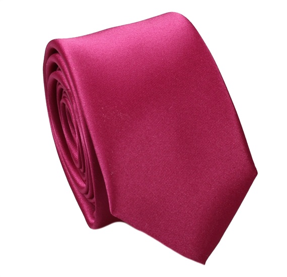 Schmale Krawatte und Magenta Taschentuch