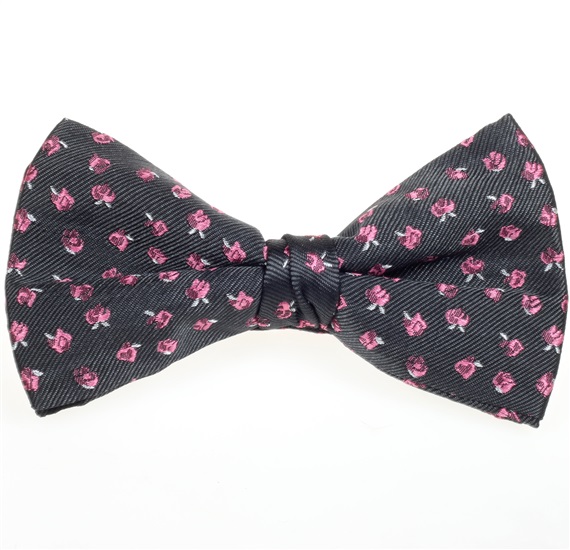 Dunkelgraue Fliege mit Fuchsia-Rosen
