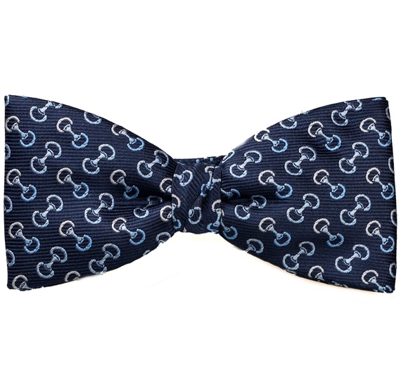 Pajarita und Einstecktuch in Marineblau mit Reitstiefel-Motiv
