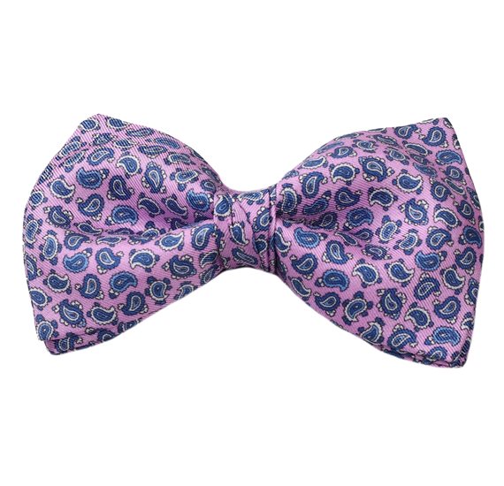 Fliege und Seidentaschentuch in Rosa mit blauem Paisleymuster