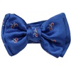 Babyblaue Fliege mit Fahrrädern und Hündchen