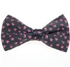 Dunkelgraue Fliege mit Fuchsia-Rosen